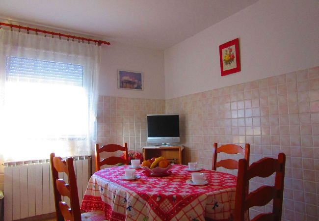Apartament w Pula - Apartament w Pula z taras, Klimatyzacja, WIFI, Pralka (633-1) Apartament w Pula - Apartament w Pula z taras, Klimatyzacja, WIFI, Pralka (633-1)