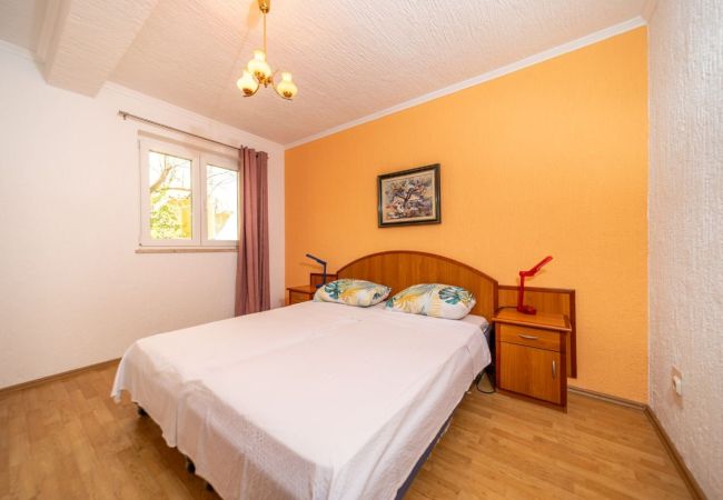 Apartament w Rab - Apartament w Barbat z balkon, Klimatyzacja (660-2) Apartament w Rab - Apartament w Barbat z balkon, Klimatyzacja (660-2)