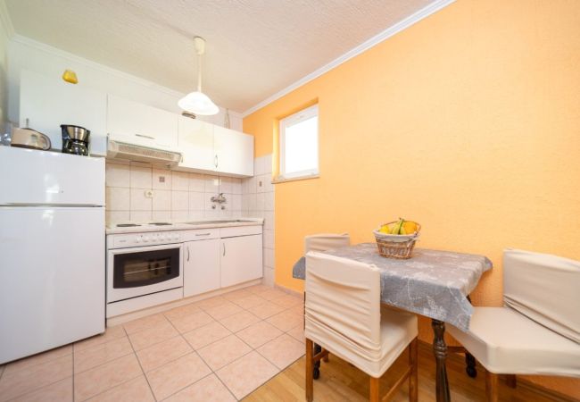 Apartament w Rab - Apartament w Barbat z balkon, Klimatyzacja (660-2) Apartament w Rab - Apartament w Barbat z balkon, Klimatyzacja (660-2)