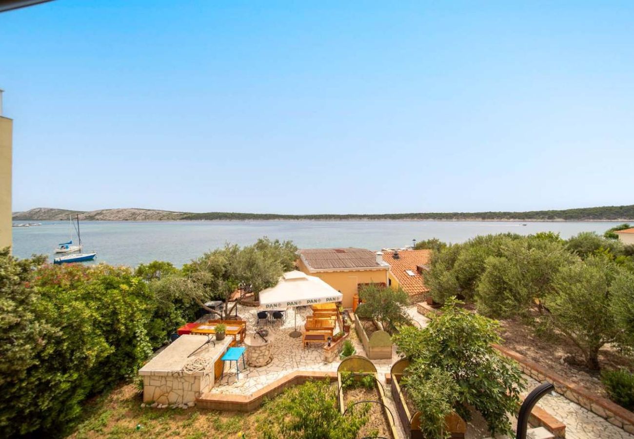 Apartament w Rab - Apartament w Barbat z Widok na morze, balkon, Klimatyzacja (660-4) Apartament w Rab - Apartament w Barbat z Widok na morze, balkon, Klimatyzacja (660-4)