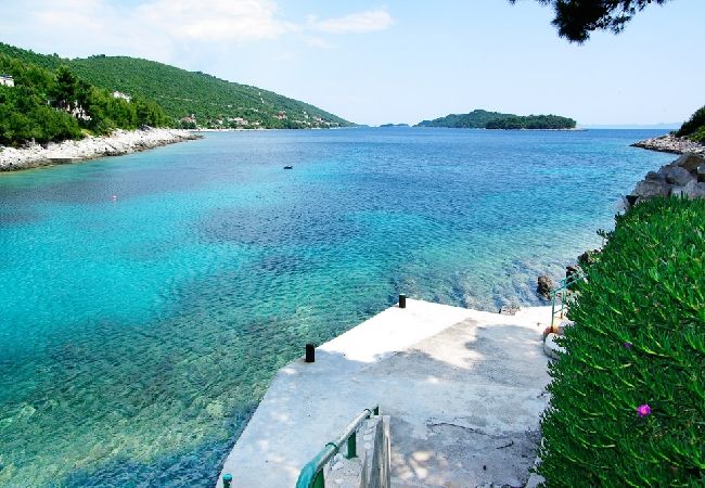 Apartament w Karbuni - Apartament w Karbuni z Widok na morze, taras, Klimatyzacja, WIFI (217-3) Apartament w Karbuni - Apartament w Karbuni z Widok na morze, taras, Klimatyzacja, WIFI (217-3)