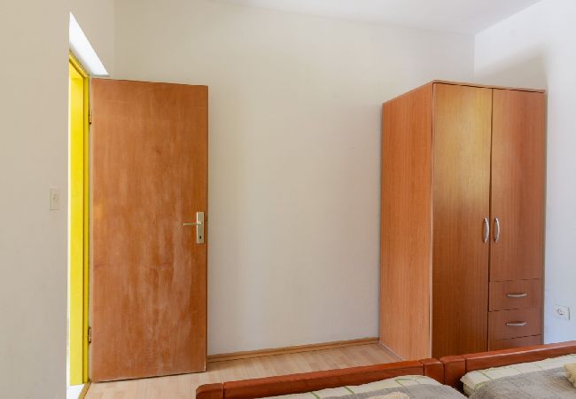 Apartament w Karbuni - Apartament w Karbuni z Widok na morze, taras, Klimatyzacja, WIFI (217-3) Apartament w Karbuni - Apartament w Karbuni z Widok na morze, taras, Klimatyzacja, WIFI (217-3)