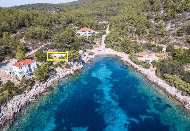 Apartament w Karbuni - Apartament w Karbuni z Widok na morze, taras, Klimatyzacja, WIFI (217-3) Apartament w Karbuni - Apartament w Karbuni z Widok na morze, taras, Klimatyzacja, WIFI (217-3)