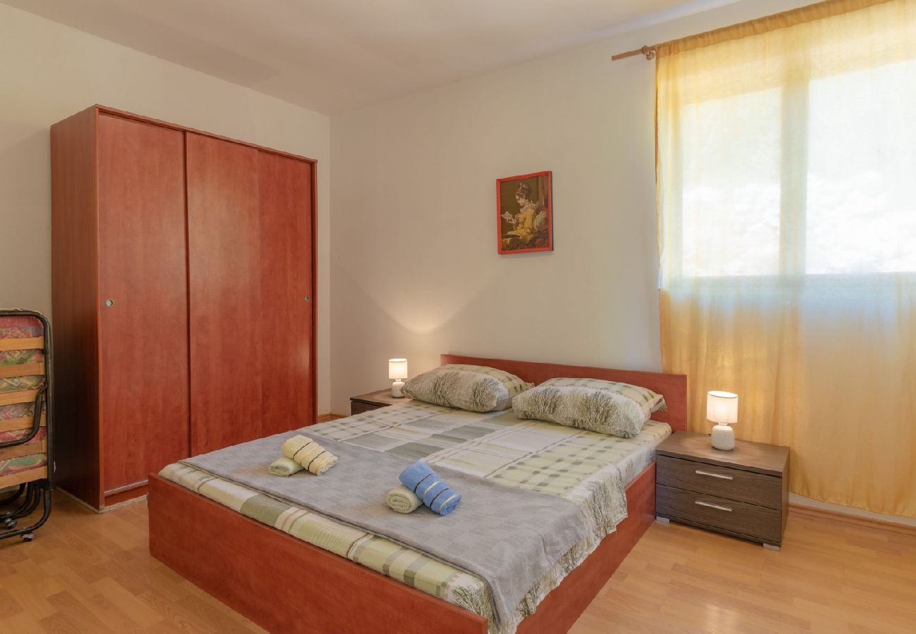 Apartament w Karbuni - Apartament w Karbuni z Widok na morze, taras, Klimatyzacja, WIFI (217-3)