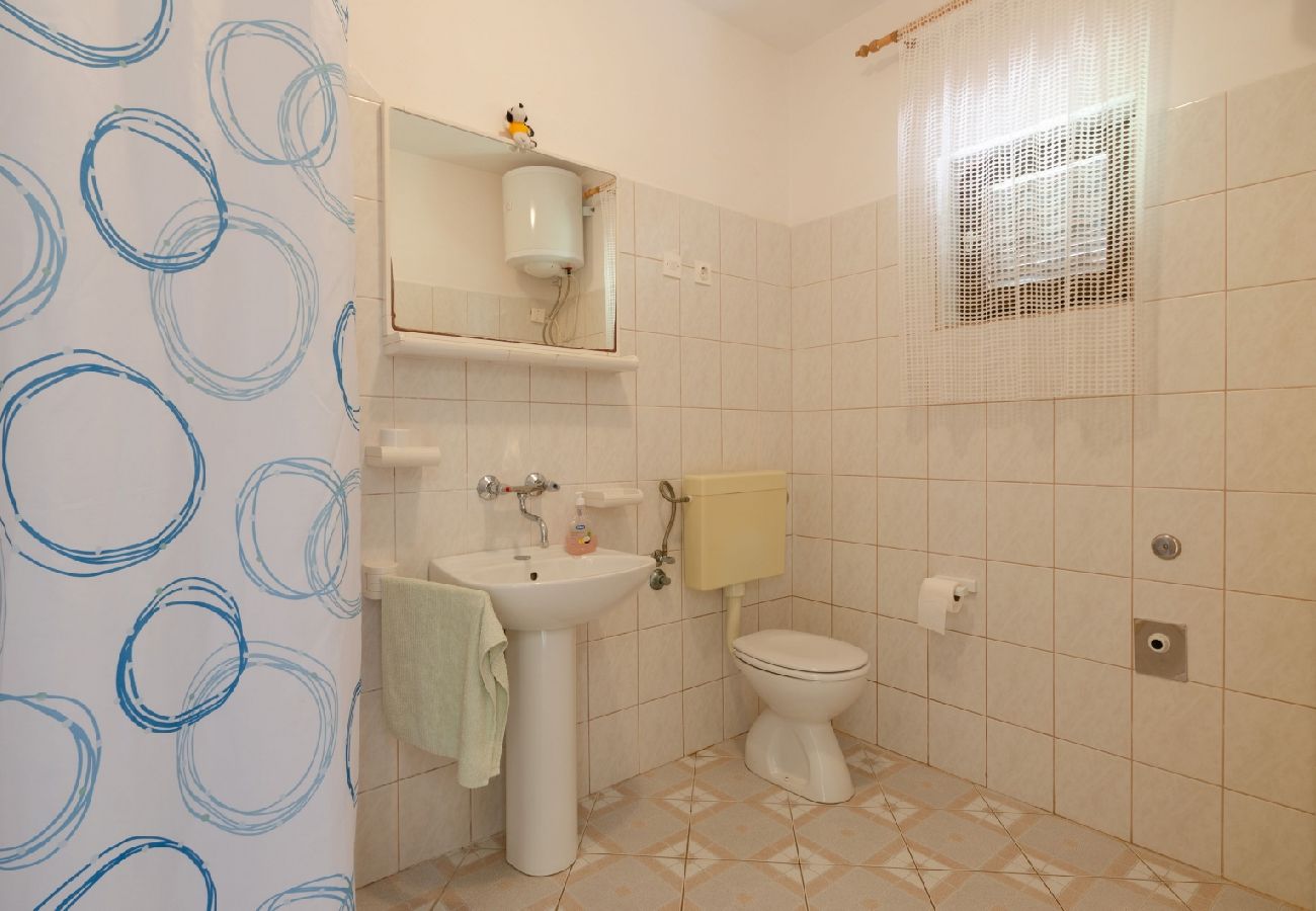 Apartament w Karbuni - Apartament w Karbuni z Widok na morze, taras, Klimatyzacja, WIFI (217-3)