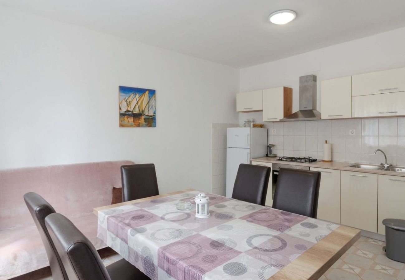 Apartament w Karbuni - Apartament w Karbuni z Widok na morze, taras, Klimatyzacja, WIFI (217-3)