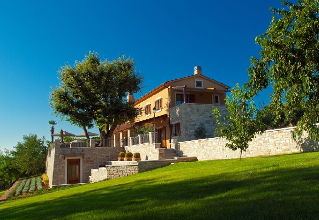 Dom w Labin - Domek wypoczynkowy w Labin z taras, Klimatyzacja, WIFI, Pralka (688-1) Dom w Labin - Domek wypoczynkowy w Labin z taras, Klimatyzacja, WIFI, Pralka (688-1)