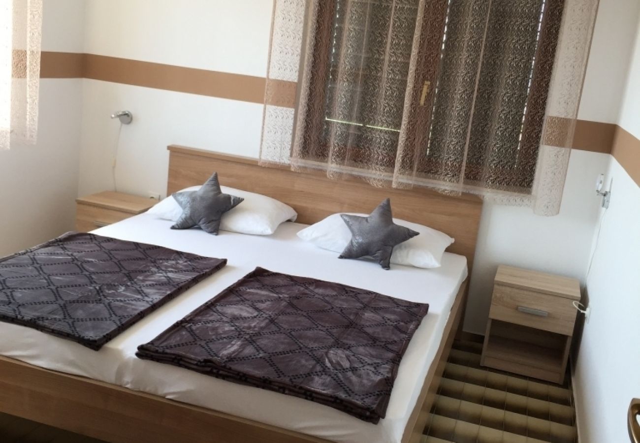 Apartament w Starigrad - Apartament w Starigrad-Paklenica z Widok na morze, taras, Klimatyzacja, WIFI (627-1)