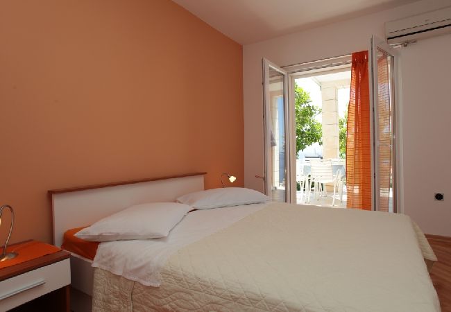 Apartament w Podgora - Apartament w Podgora z Widok na morze, taras, Klimatyzacja, WIFI (849-1) Apartament w Podgora - Apartament w Podgora z Widok na morze, taras, Klimatyzacja, WIFI (849-1)