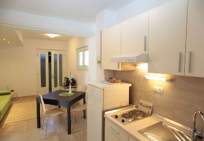 Apartament w Podgora - Apartament w Podgora z Widok na morze, taras, Klimatyzacja, WIFI (849-2) Apartament w Podgora - Apartament w Podgora z Widok na morze, taras, Klimatyzacja, WIFI (849-2)