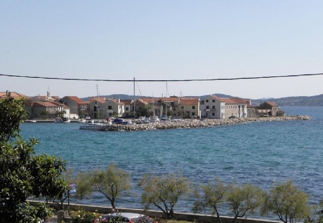 Apartament w Bibinje - Apartament w Bibinje z Widok na morze, taras, Klimatyzacja, WIFI (868-4) Apartament w Bibinje - Apartament w Bibinje z Widok na morze, taras, Klimatyzacja, WIFI (868-4)