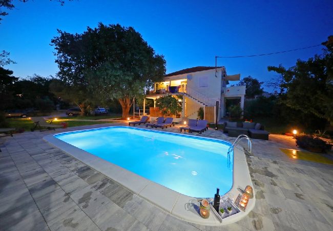 Apartament w Bibinje - Apartament w Bibinje z taras, Klimatyzacja, WIFI, Pralka (877-1) Apartament w Bibinje - Apartament w Bibinje z taras, Klimatyzacja, WIFI, Pralka (877-1)