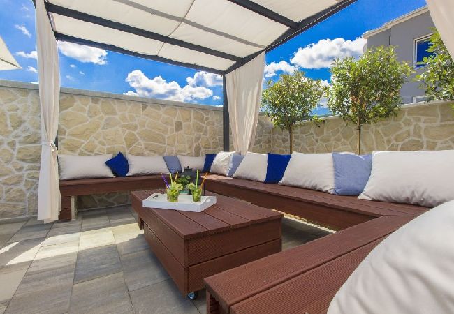 Studio w Grebaštica - Apartament Studio w Grebaštica z Widok na morze, taras, Klimatyzacja, WIFI (886-1) Studio w Grebaštica - Apartament Studio w Grebaštica z Widok na morze, taras, Klimatyzacja, WIFI (886-1)