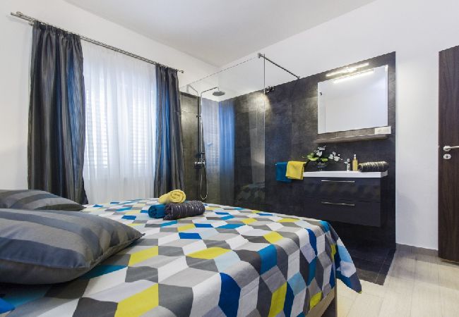 Apartament w Grebaštica - Apartament w Grebaštica z Widok na morze, taras, Klimatyzacja, WIFI (886-3) Apartament w Grebaštica - Apartament w Grebaštica z Widok na morze, taras, Klimatyzacja, WIFI (886-3)