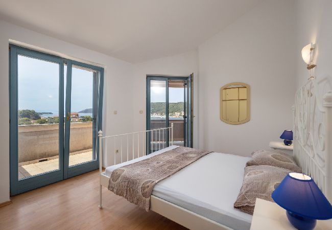 Apartament w Supetarska Draga - Apartament w Supetarska Draga z Widok na morze, balkon, Klimatyzacja, WIFI (3321-4) Apartament w Supetarska Draga - Apartament w Supetarska Draga z Widok na morze, balkon, Klimatyzacja, WIFI (3321-4)
