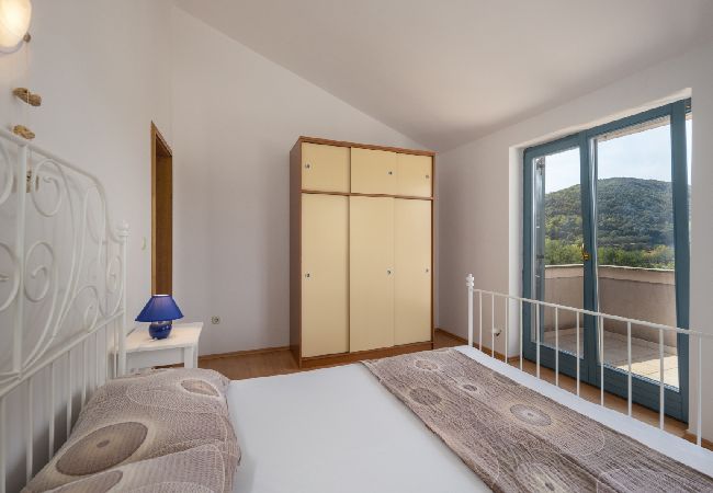 Apartament w Supetarska Draga - Apartament w Supetarska Draga z Widok na morze, balkon, Klimatyzacja, WIFI (3321-4) Apartament w Supetarska Draga - Apartament w Supetarska Draga z Widok na morze, balkon, Klimatyzacja, WIFI (3321-4)