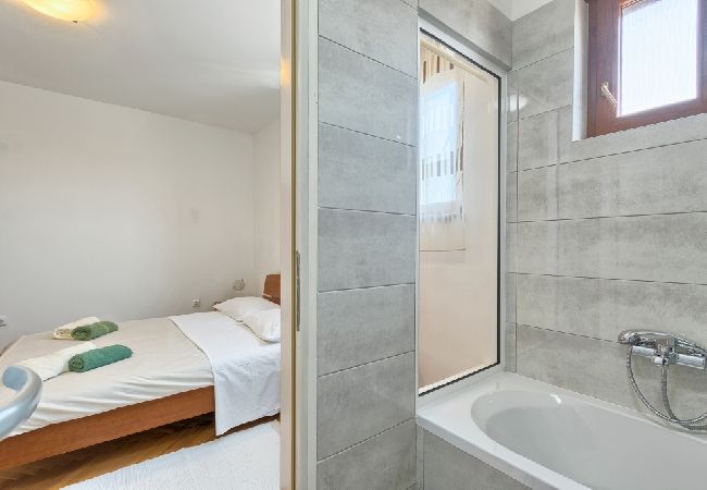 Apartament w Štinjan - Apartament w Štinjan z Widok na morze, Klimatyzacja, WIFI, Pralka (3326-1) Apartament w Štinjan - Apartament w Štinjan z Widok na morze, Klimatyzacja, WIFI, Pralka (3326-1)