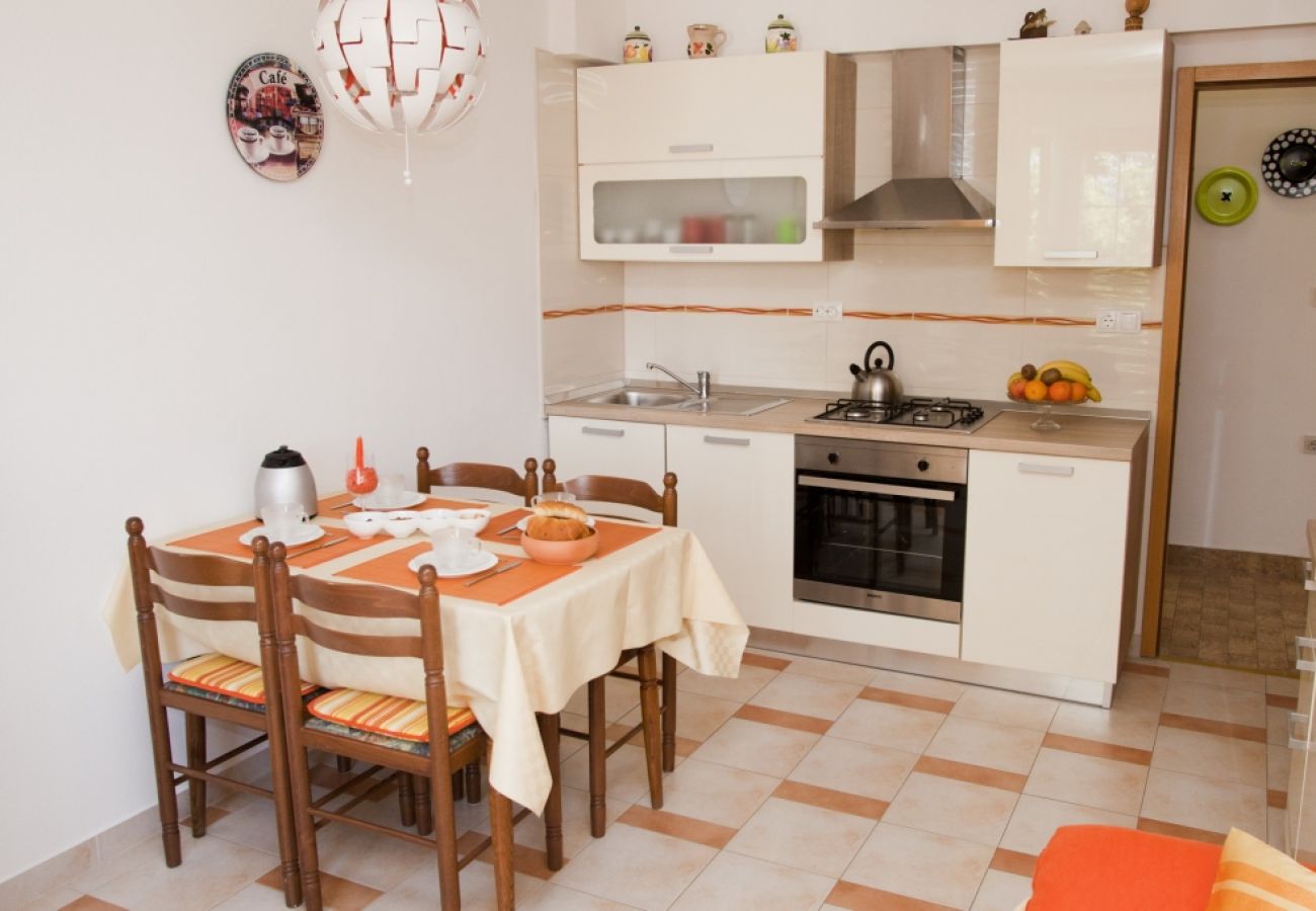 Apartament w Vrbnik - Apartament w Vrbnik z Widok na morze, taras, Klimatyzacja, WIFI (879-1)