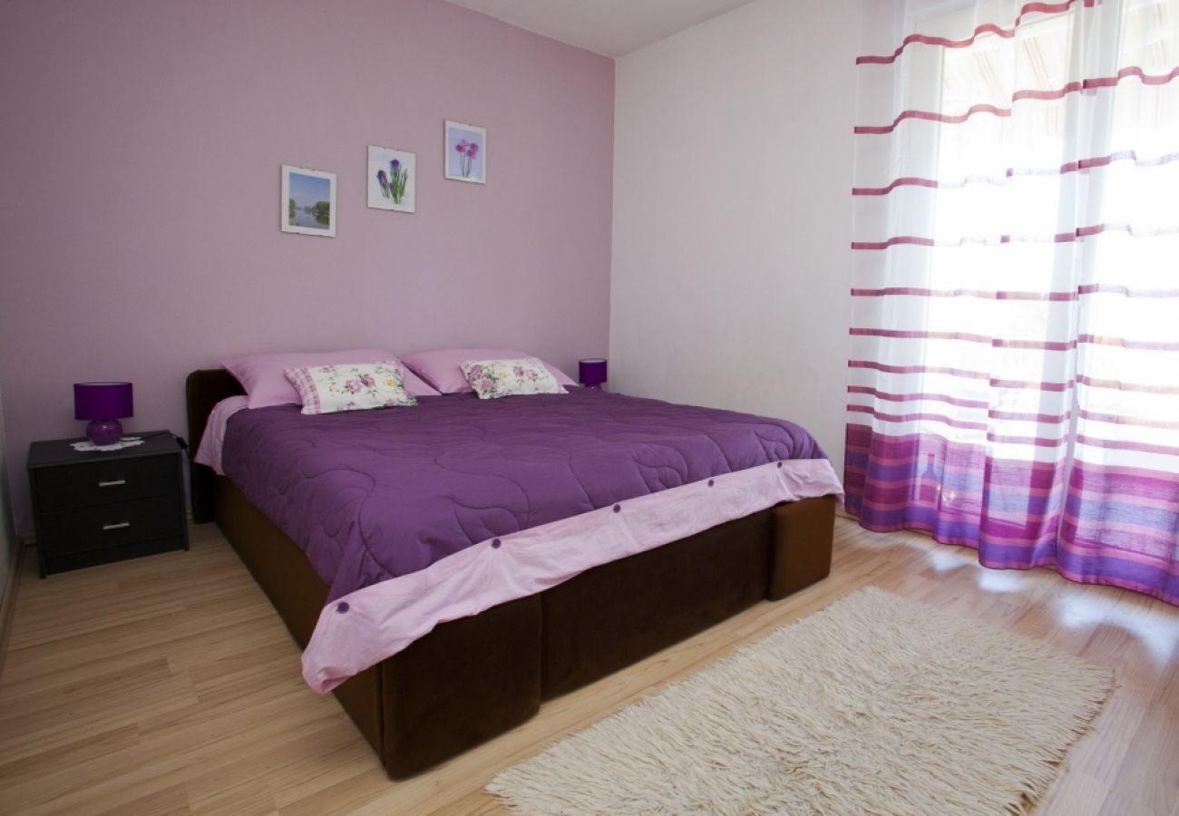 Apartament w Vrbnik - Apartament w Vrbnik z Widok na morze, taras, Klimatyzacja, WIFI (879-1)