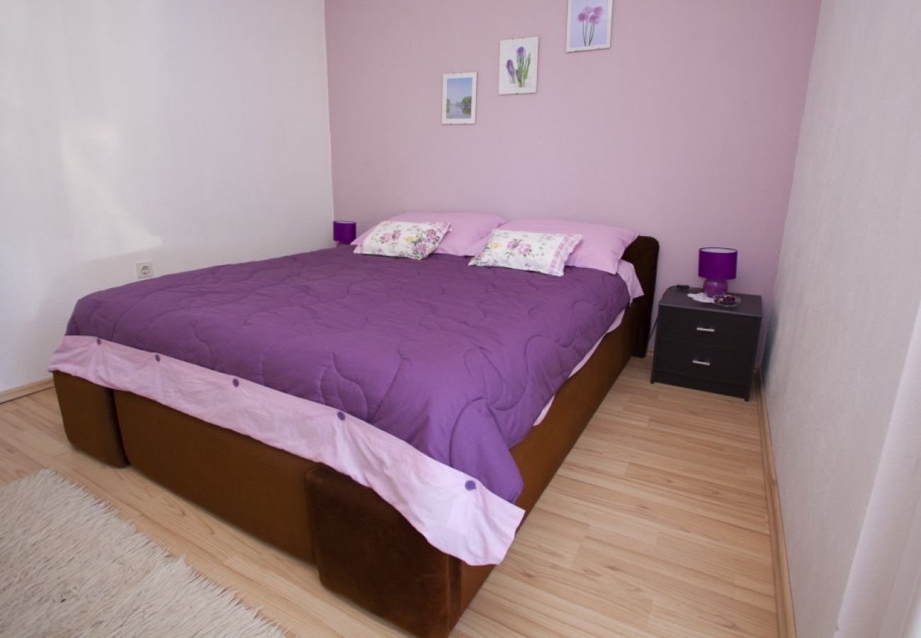 Apartament w Vrbnik - Apartament w Vrbnik z Widok na morze, taras, Klimatyzacja, WIFI (879-1)