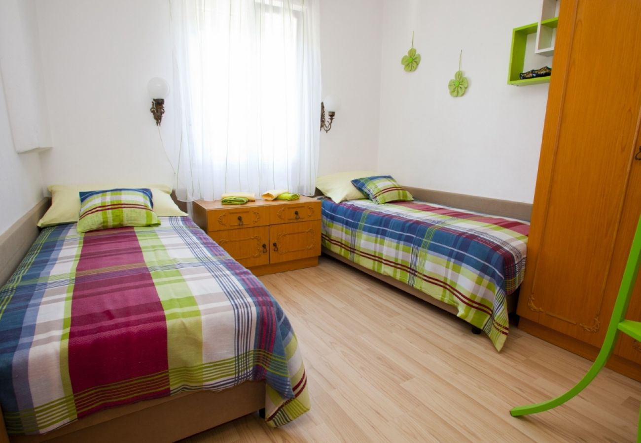 Apartament w Vrbnik - Apartament w Vrbnik z Widok na morze, taras, Klimatyzacja, WIFI (879-1)