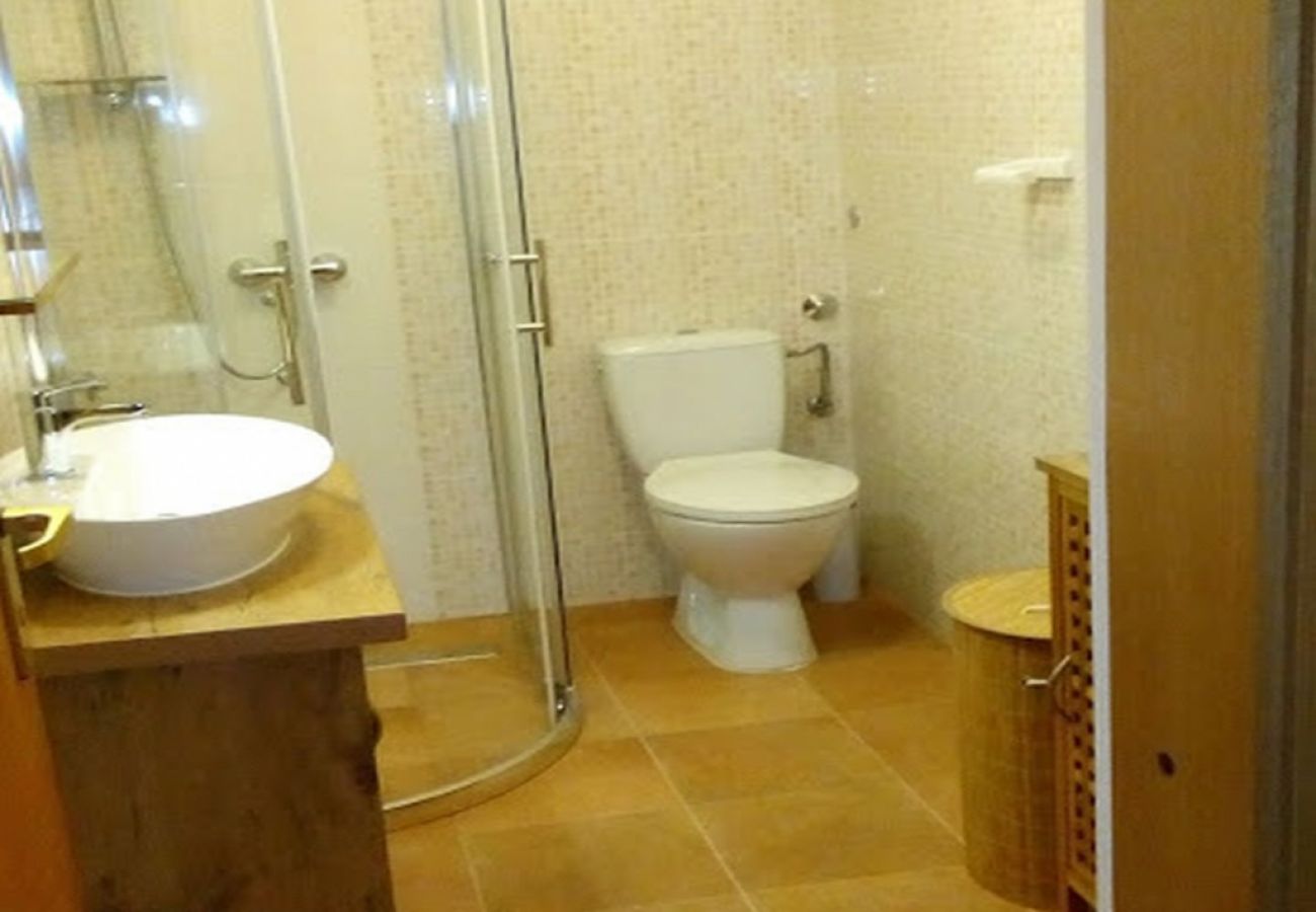 Apartament w Vrbnik - Apartament w Vrbnik z Widok na morze, taras, Klimatyzacja, WIFI (879-1)