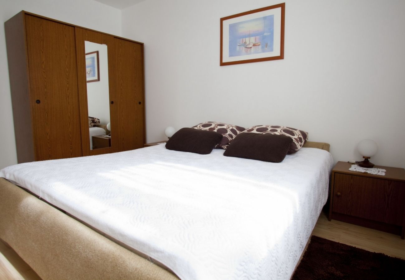 Apartament w Vrbnik - Apartament w Vrbnik z Widok na morze, taras, Klimatyzacja, WIFI (879-2)