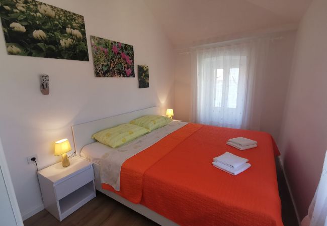 Apartament w Stivan - Apartament w Stivan z taras, Klimatyzacja, WIFI, Pralka (920-3) Apartament w Stivan - Apartament w Stivan z taras, Klimatyzacja, WIFI, Pralka (920-3)