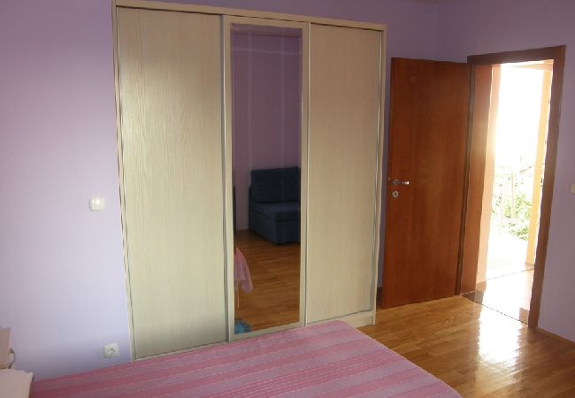 Apartament w Vodice - Apartament w Vodice z Widok na morze, balkon, Klimatyzacja, WIFI (3335-1) Apartament w Vodice - Apartament w Vodice z Widok na morze, balkon, Klimatyzacja, WIFI (3335-1)