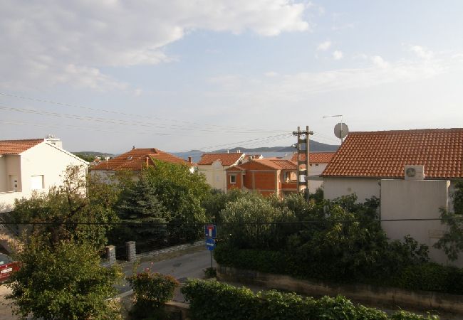 Apartament w Vodice - Apartament w Vodice z Widok na morze, balkon, Klimatyzacja, WIFI (3335-1) Apartament w Vodice - Apartament w Vodice z Widok na morze, balkon, Klimatyzacja, WIFI (3335-1)