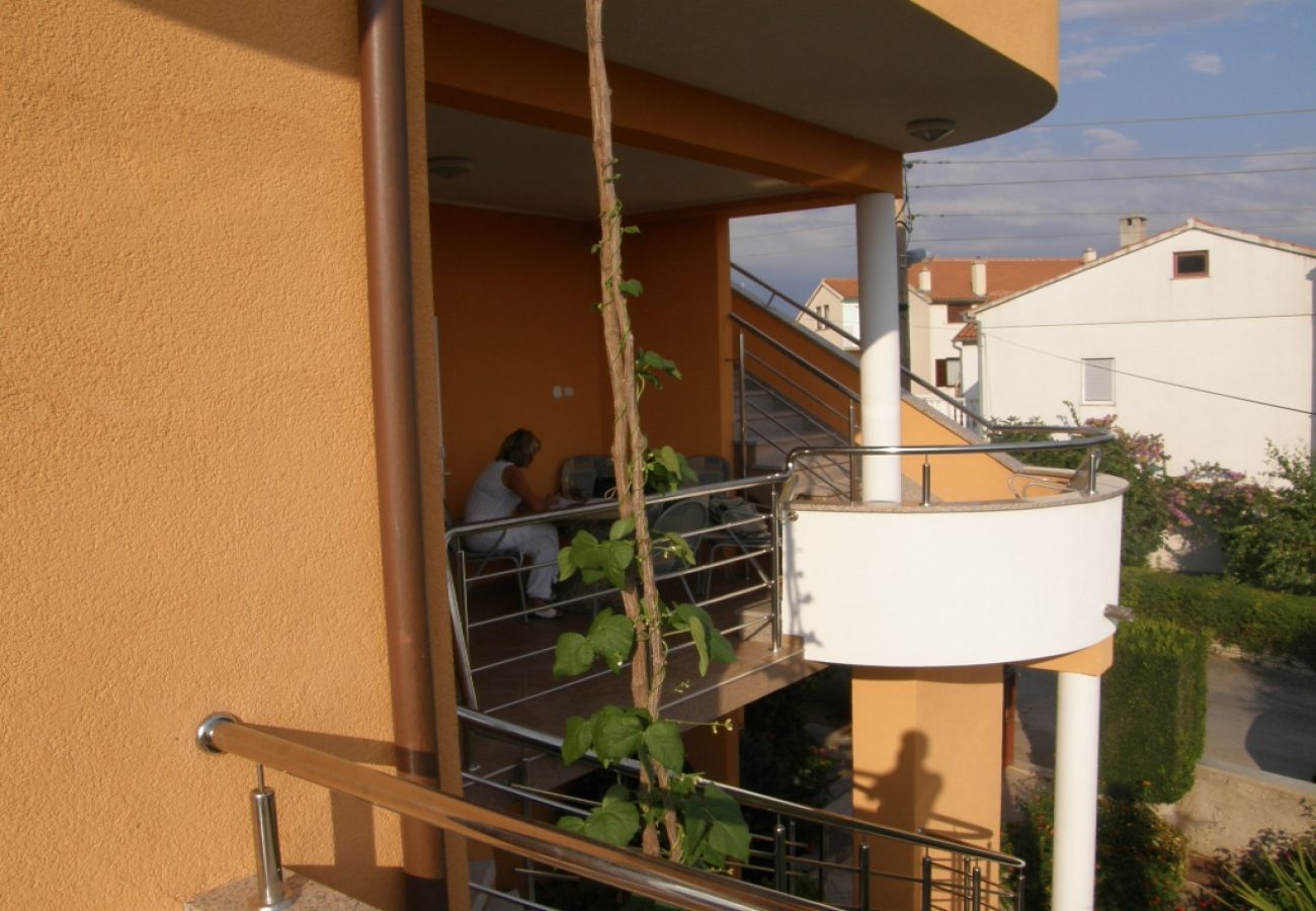 Apartament w Vodice - Apartament w Vodice z Widok na morze, balkon, Klimatyzacja, WIFI (3335-1)