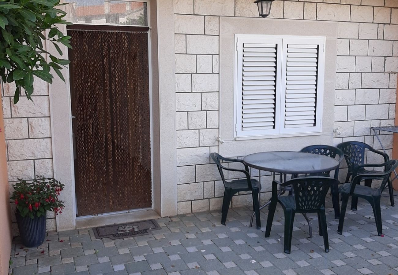 Apartament w Vodice - Apartament w Vodice z Widok na morze, taras, Klimatyzacja, WIFI (3335-3)