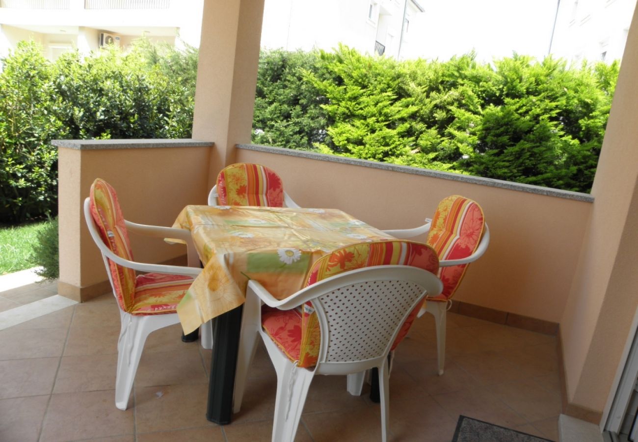 Apartament w Premantura - Apartament w Premantura z taras, Klimatyzacja, WIFI, Pralka (3352-28)