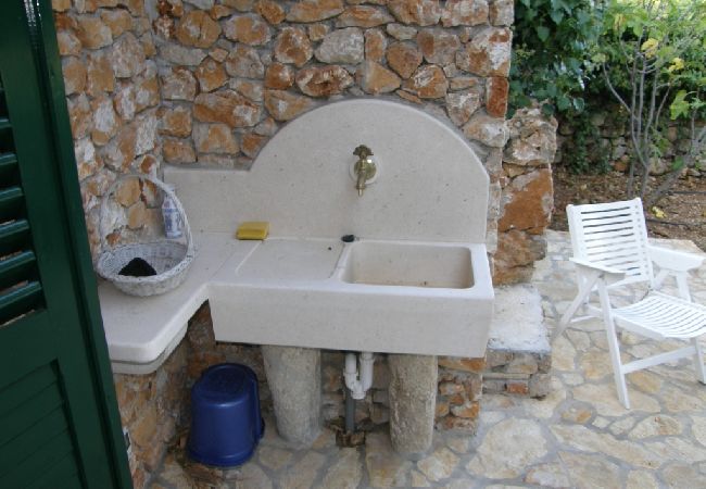 Dom w Bol - Robinson dom w Bol z Widok na morze, taras, Klimatyzacja, WIFI (3414-1) Dom w Bol - Robinson dom w Bol z Widok na morze, taras, Klimatyzacja, WIFI (3414-1)