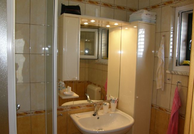 Pokój w Bol - Pokój w Bol z Widok na morze, balkon, Klimatyzacja, WIFI (3416-5) Pokój w Bol - Pokój w Bol z Widok na morze, balkon, Klimatyzacja, WIFI (3416-5)