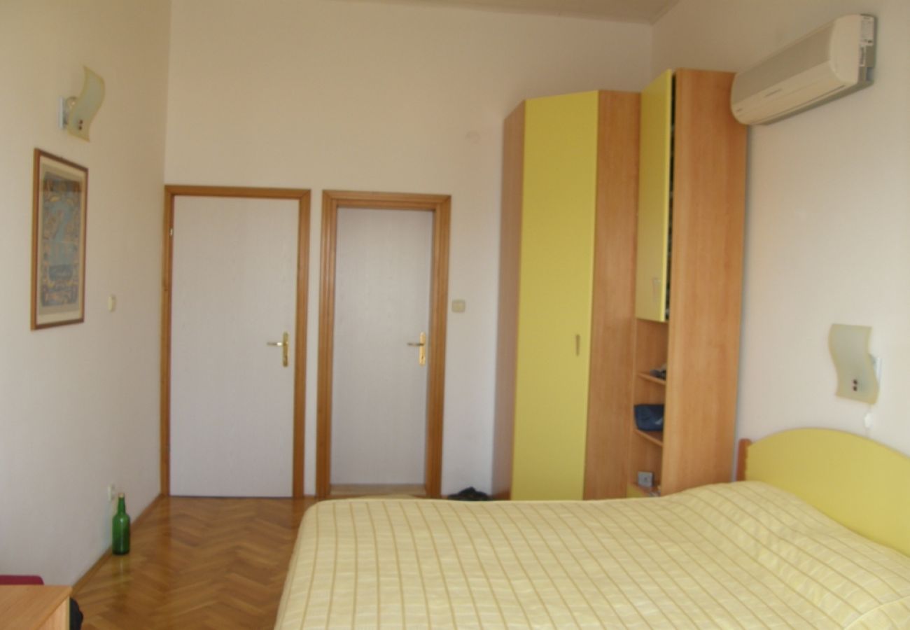 Pokój w Bol - Pokój w Bol z Widok na morze, balkon, Klimatyzacja, WIFI (3416-5)