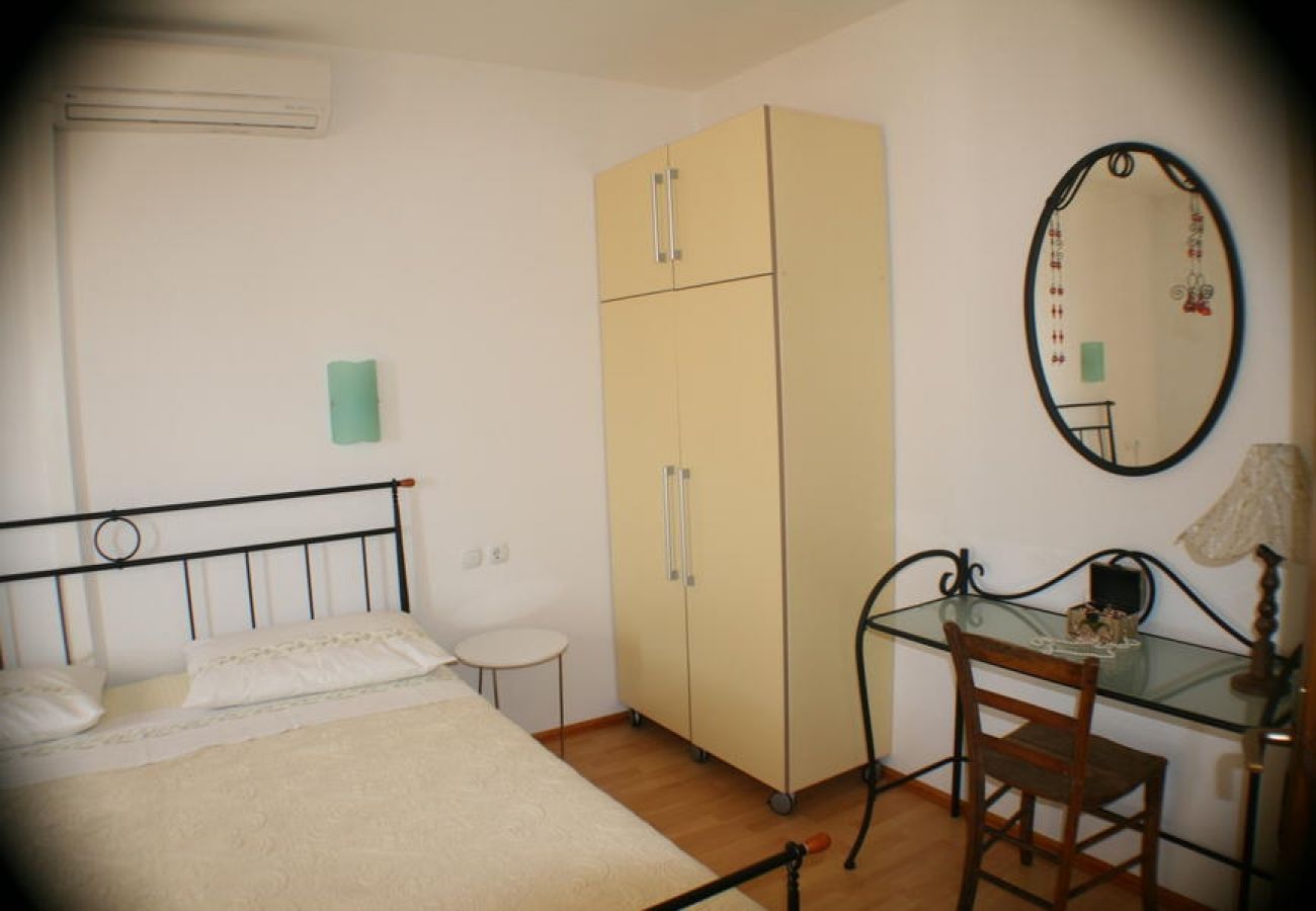 Apartament w Bol - Apartament w Bol z Widok na morze, balkon, Klimatyzacja, WIFI (3417-4)