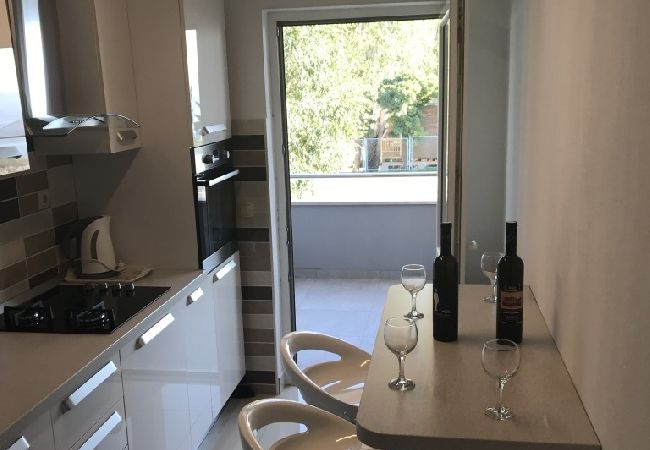 Apartament w Omiš - Apartament w Omiš z Widok na morze, taras, Klimatyzacja, WIFI (3422-2) Apartament w Omiš - Apartament w Omiš z Widok na morze, taras, Klimatyzacja, WIFI (3422-2)
