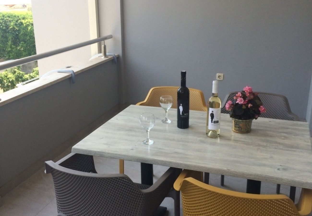 Apartament w Omiš - Apartament w Omiš z Widok na morze, taras, Klimatyzacja, WIFI (3422-2)