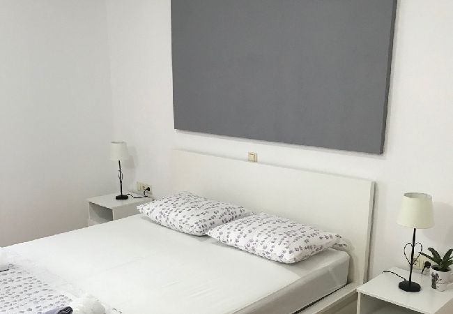 Apartament w Omiš - Apartament w Omiš z Widok na morze, taras, Klimatyzacja, WIFI (3422-7) Apartament w Omiš - Apartament w Omiš z Widok na morze, taras, Klimatyzacja, WIFI (3422-7)