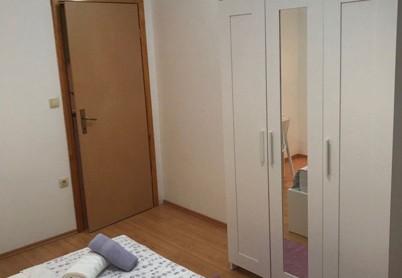 Apartament w Omiš - Apartament w Omiš z Widok na morze, taras, Klimatyzacja, WIFI (3422-7)