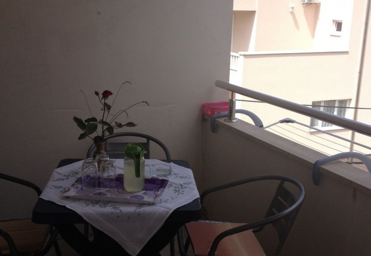 Apartament w Omiš - Apartament w Omiš z balkon, Klimatyzacja, WIFI, Pralka (3422-8)