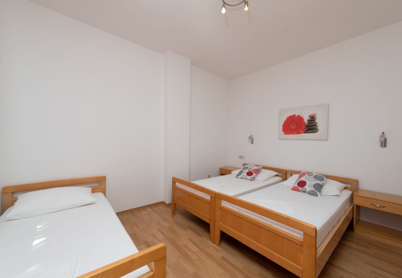 Apartament w Duce - Apartament w Duće z Widok na morze, taras, Klimatyzacja, WIFI (3423-1)