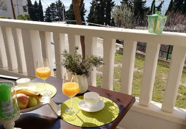 Apartament w Duce - Apartament w Duće z Widok na morze, taras, Klimatyzacja, WIFI (3423-6) Apartament w Duce - Apartament w Duće z Widok na morze, taras, Klimatyzacja, WIFI (3423-6)