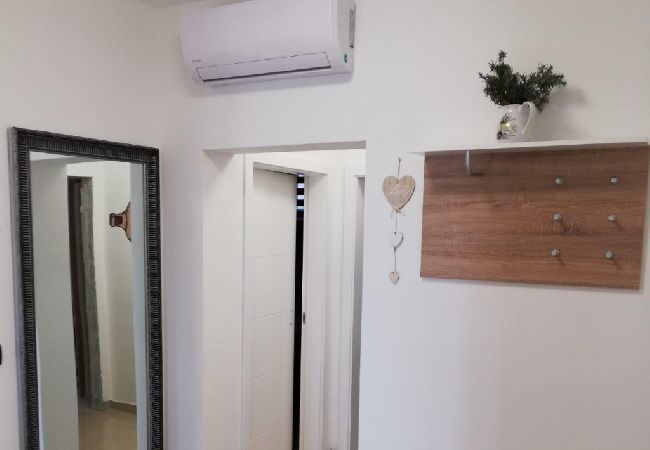Apartament w Duce - Apartament w Duće z Widok na morze, taras, Klimatyzacja, WIFI (3423-6) Apartament w Duce - Apartament w Duće z Widok na morze, taras, Klimatyzacja, WIFI (3423-6)