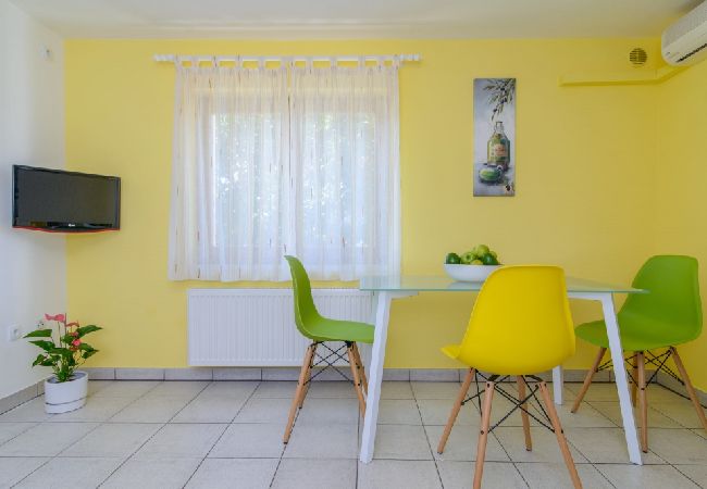 Apartament w Okrug Gornji - Apartament w Okrug Gornji z taras, Klimatyzacja, WIFI (3436-1) Apartament w Okrug Gornji - Apartament w Okrug Gornji z taras, Klimatyzacja, WIFI (3436-1)