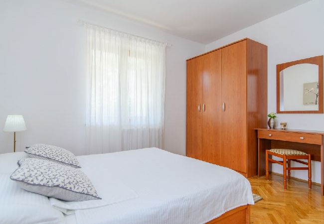 Apartament w Okrug Gornji - Apartament w Okrug Gornji z Widok na morze, taras, Klimatyzacja, WIFI (3436-2) Apartament w Okrug Gornji - Apartament w Okrug Gornji z Widok na morze, taras, Klimatyzacja, WIFI (3436-2)