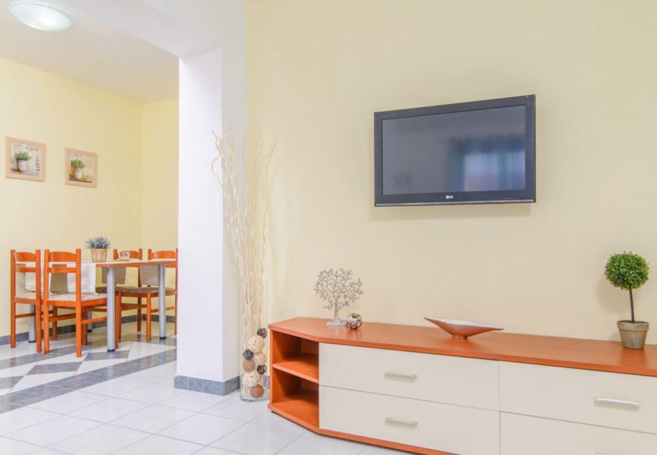 Apartament w Okrug Gornji - Apartament w Okrug Gornji z Widok na morze, taras, Klimatyzacja, WIFI (3436-2)