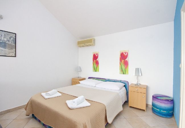 Studio w Pisak - Apartament Studio w Pisak z Widok na morze, taras, Klimatyzacja, WIFI (153-30) Studio w Pisak - Apartament Studio w Pisak z Widok na morze, taras, Klimatyzacja, WIFI (153-30)