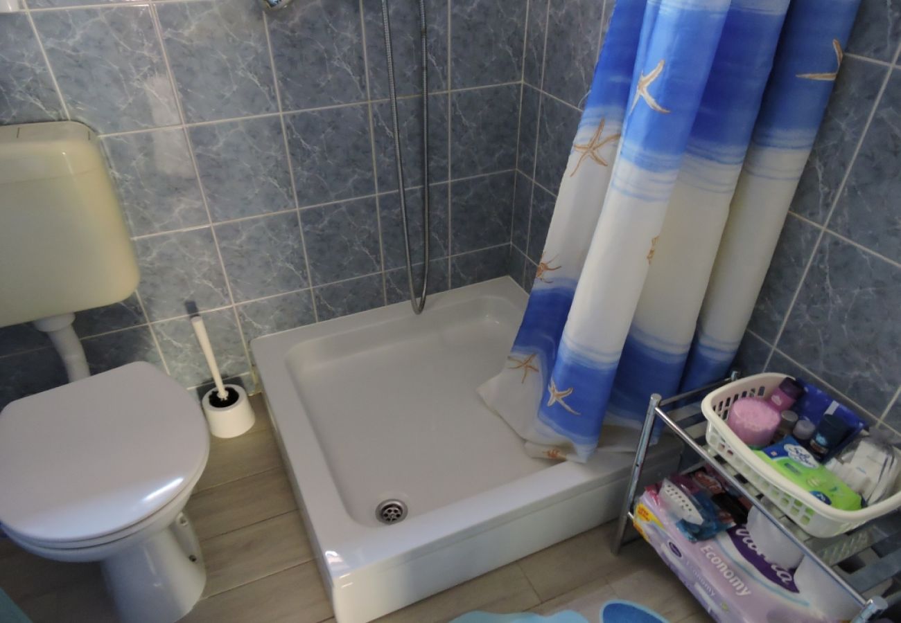 Dom w Tkon - Robinson dom w Tkon z Widok na morze, taras, WIFI (3437-1)